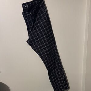Old Navy Plaid Ankle Pants in Black and White